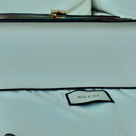 Autgentic Gucci Sylvie Medium - Picture 8 of 11